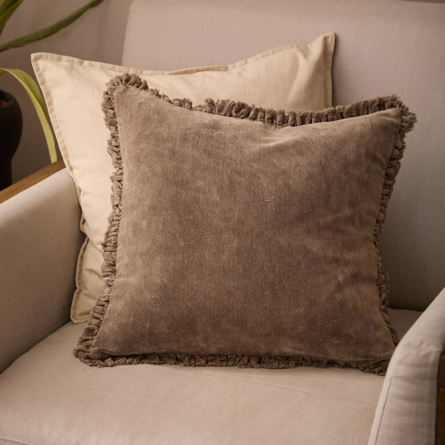 Housse de coussin velours et volants