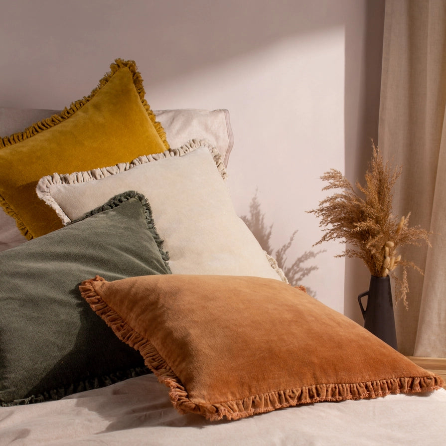 Housse de coussin velours et volants