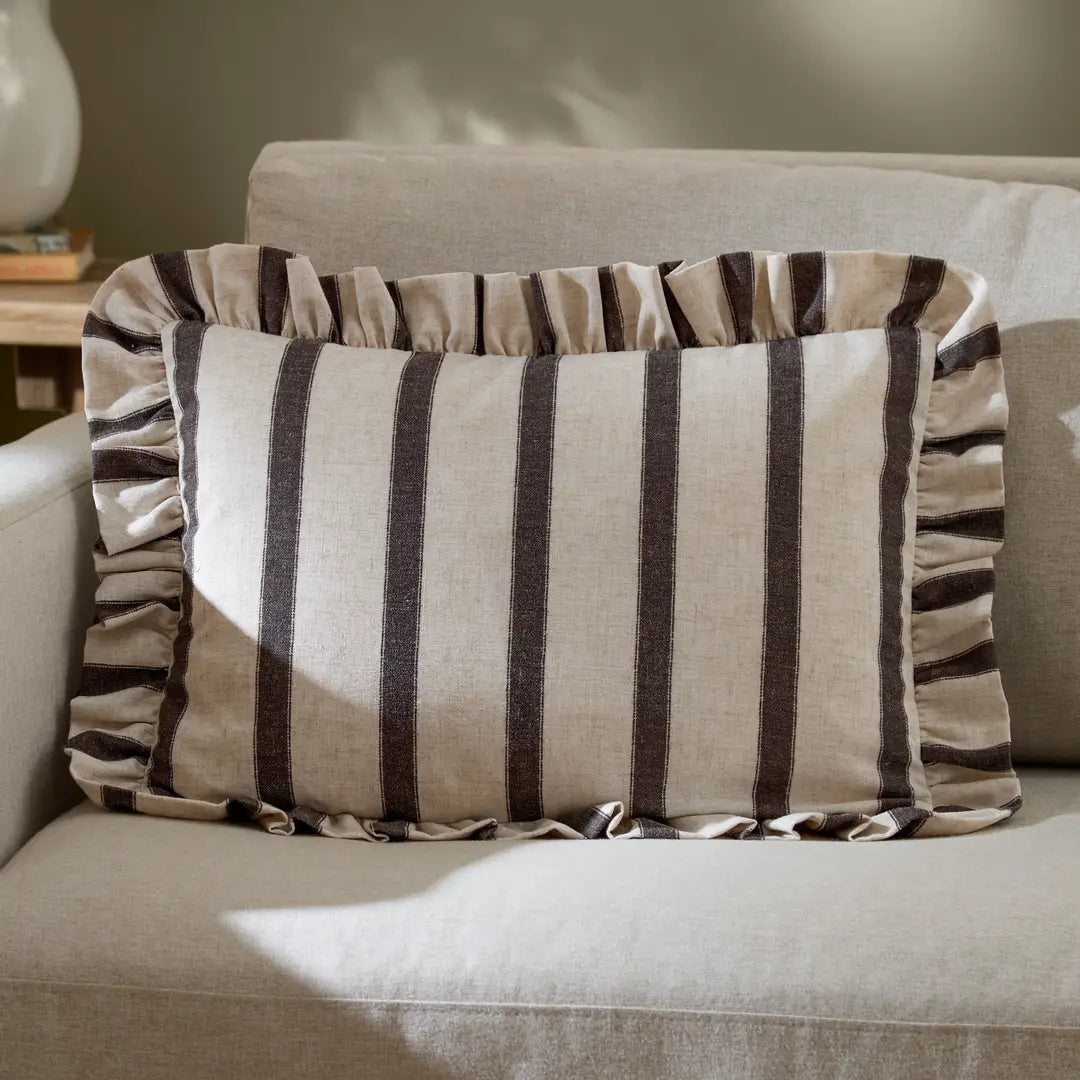 Housse de coussin rayée à volants, rectangulaire
